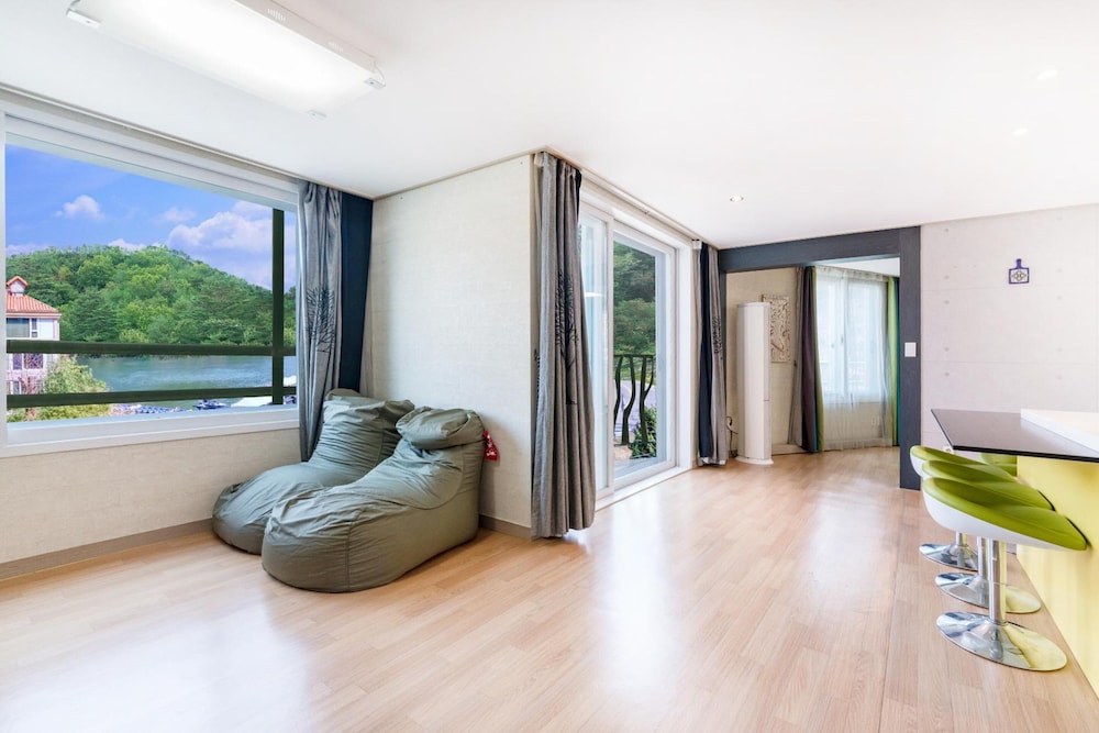Gapyeong Apple Lodge Pension 15/50