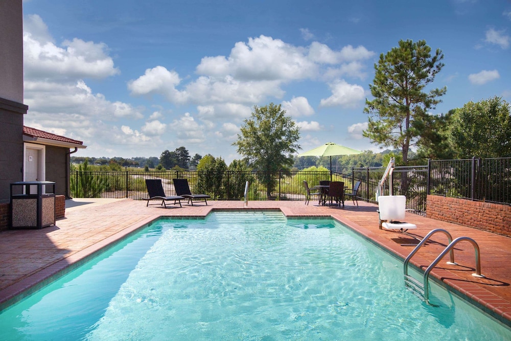 La Quinta Inn & Suites by Wyndham Tupelo in TUPELO - MS
