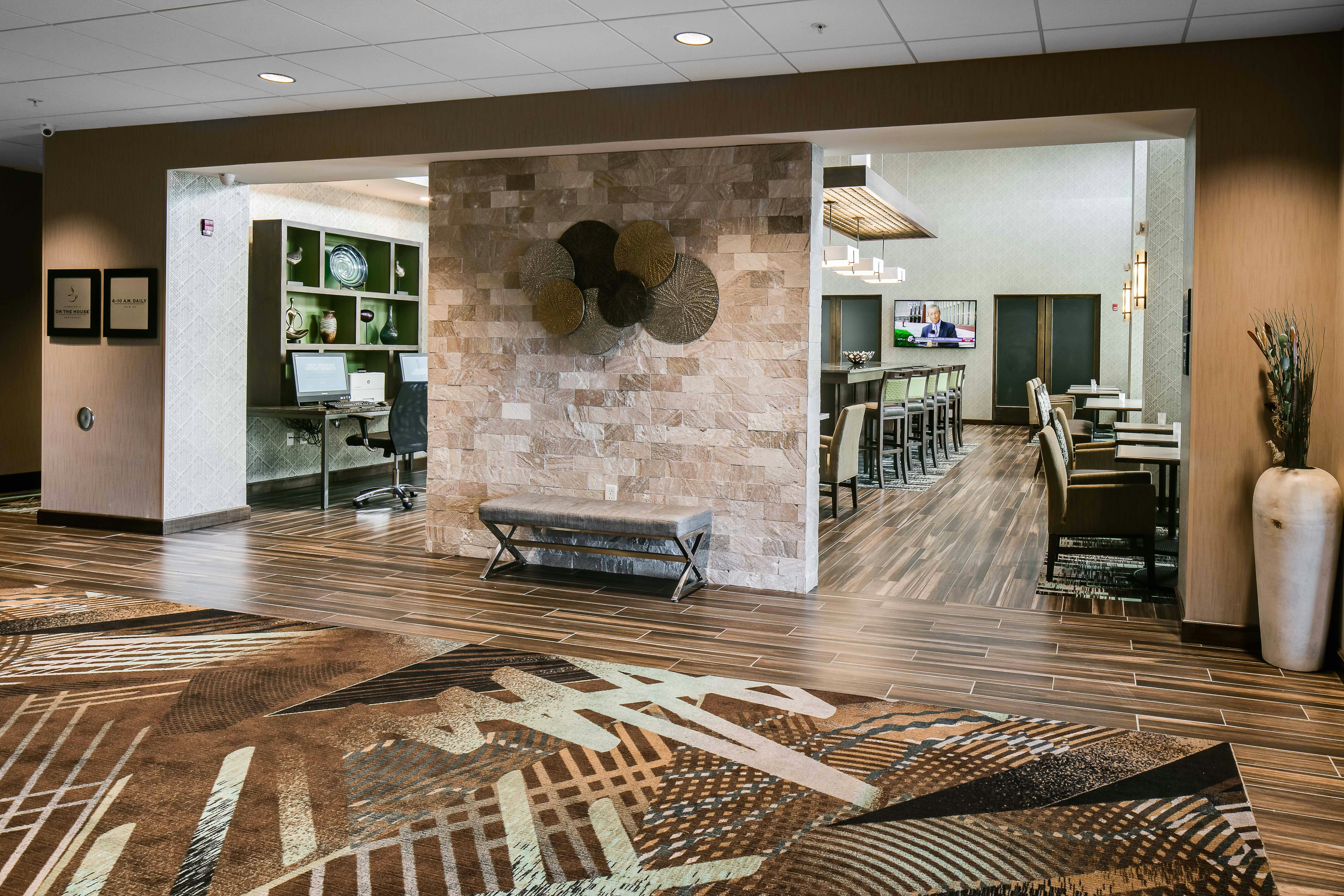 Hampton Inn And Suites Hudson Wi 15/38