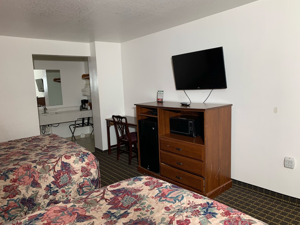 Chippewa Motel 23/42