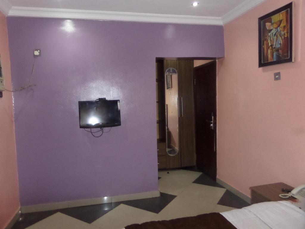 A2 Suites 10/15