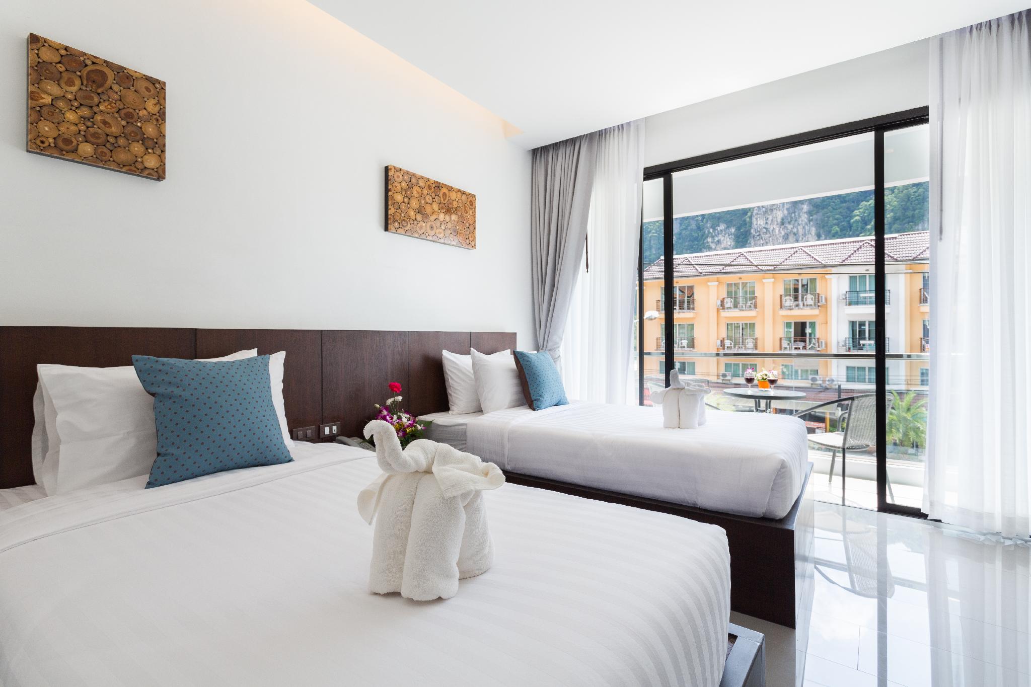 Deluxe, Twin Beds, Old Port View