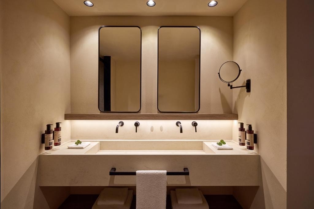 Penthouse, Suite