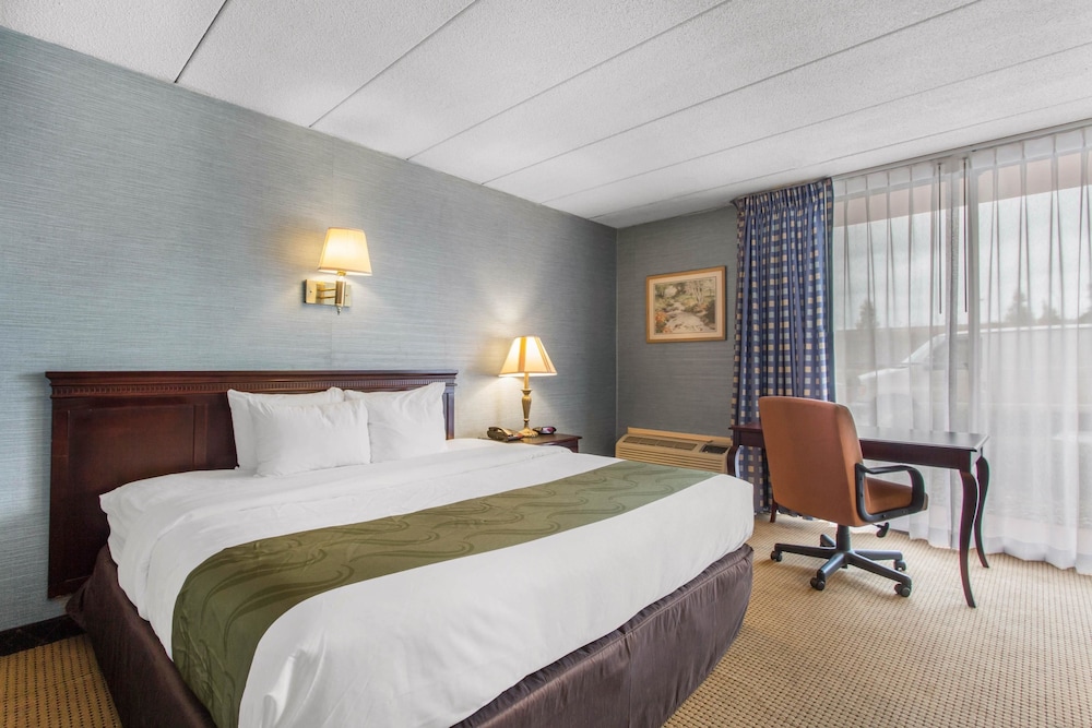 Quality Inn West Springfield 18/48