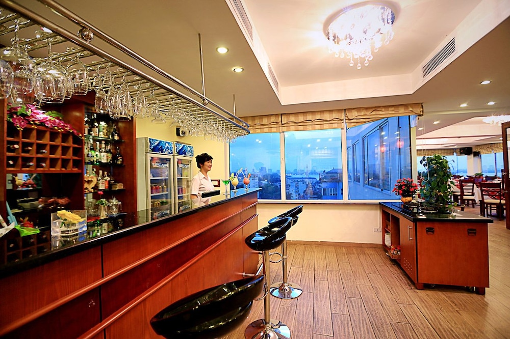 MOONVIEW HOTEL 25/30