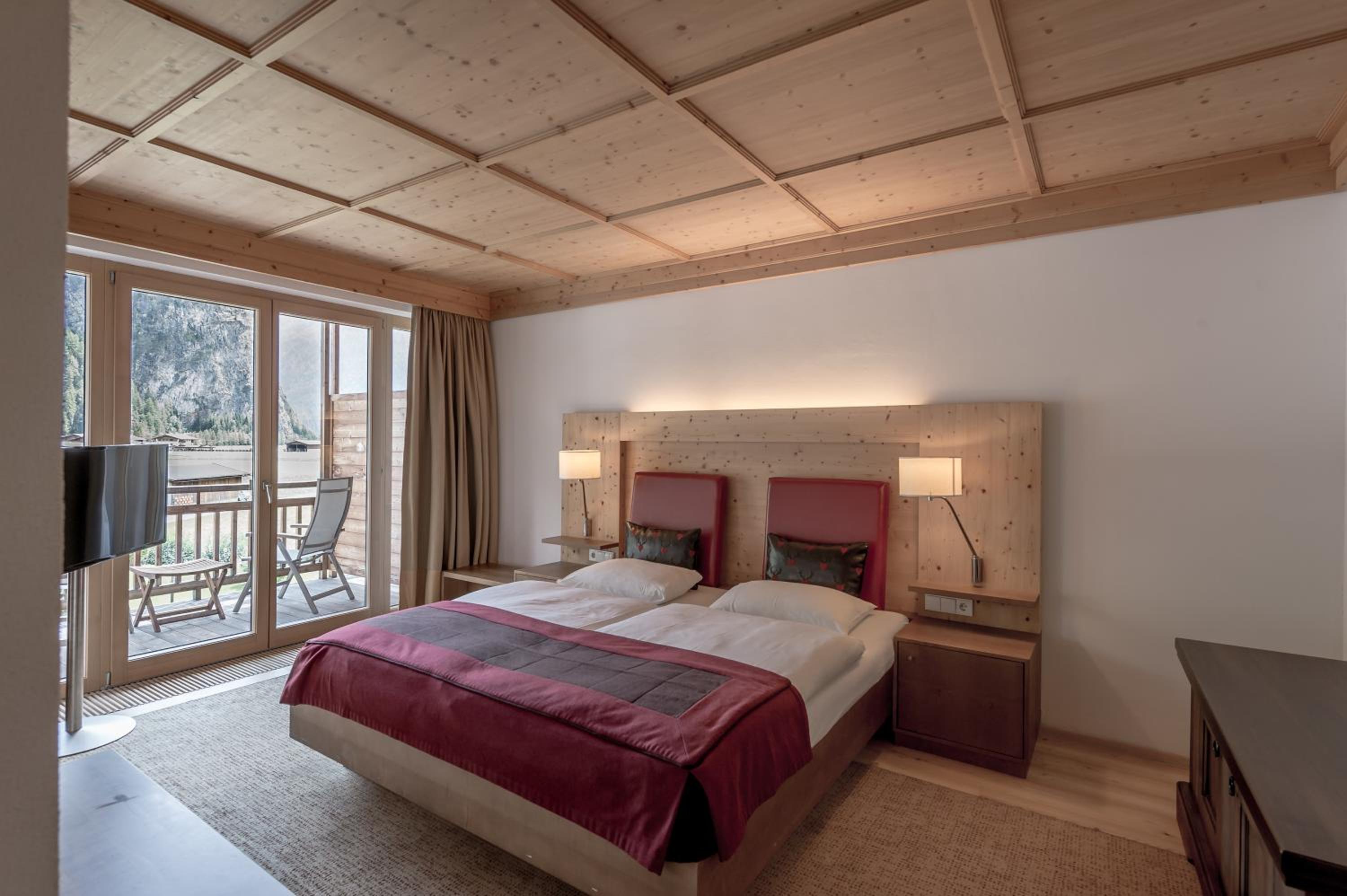 Junior Suite, King Bed, South Wing