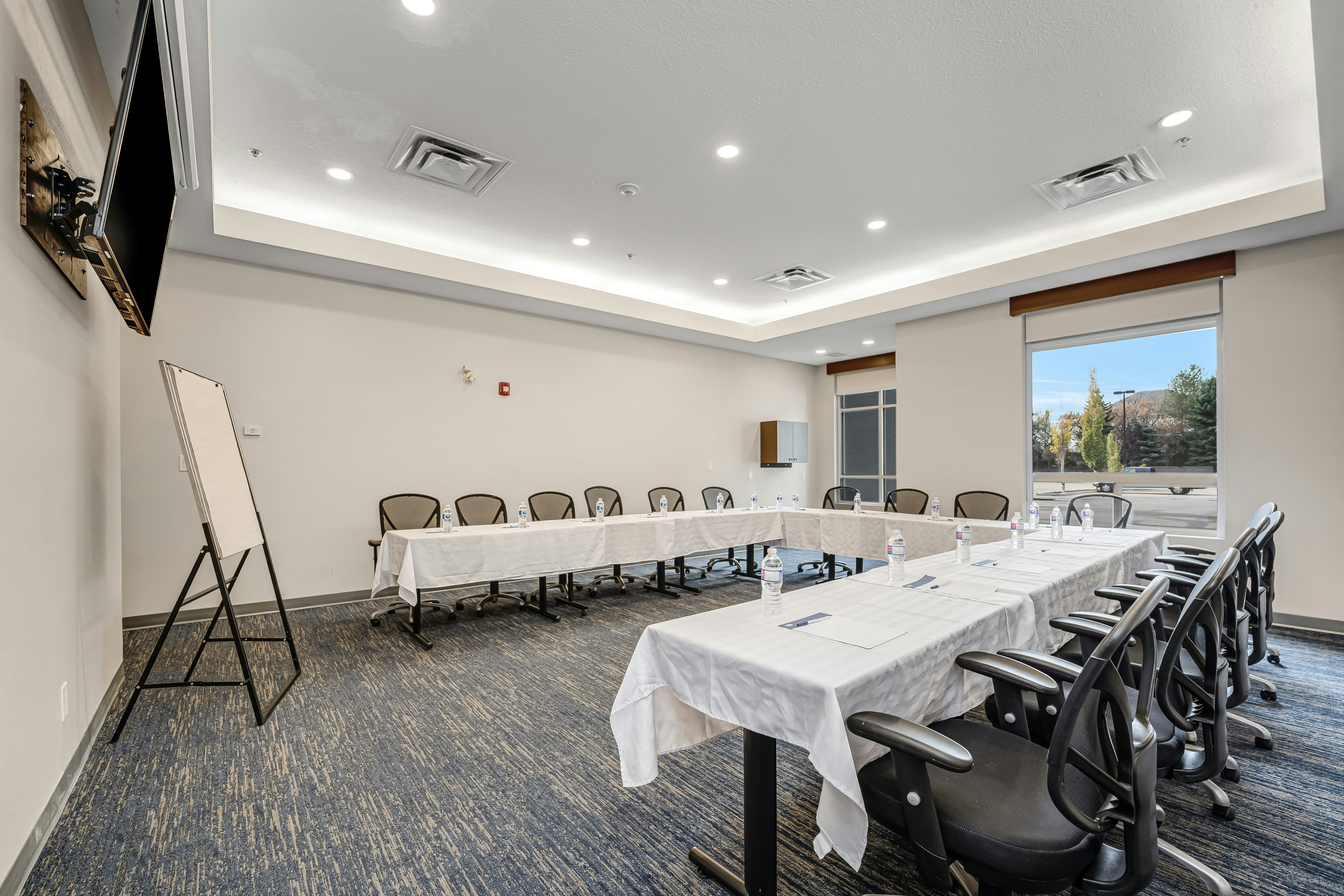 Holiday Inn Express Hotel Suites Edmonton South 44/50