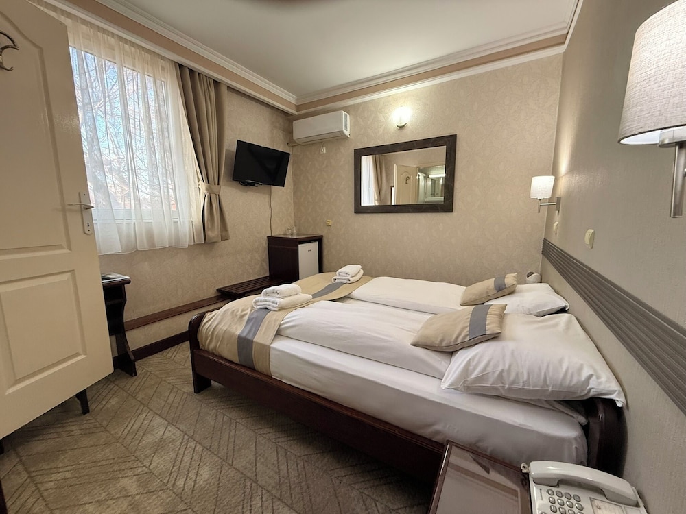 ECONOMY, DOUBLE BED