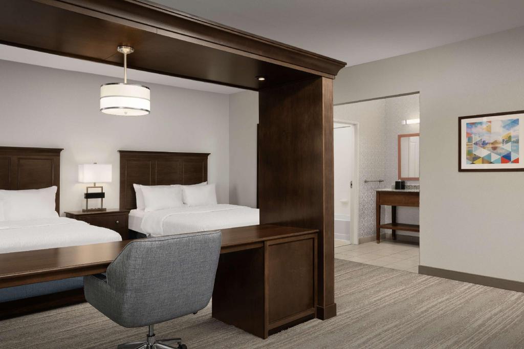 STUDIO, 2 QUEEN BEDS, SOFA, ACCESSIBLE