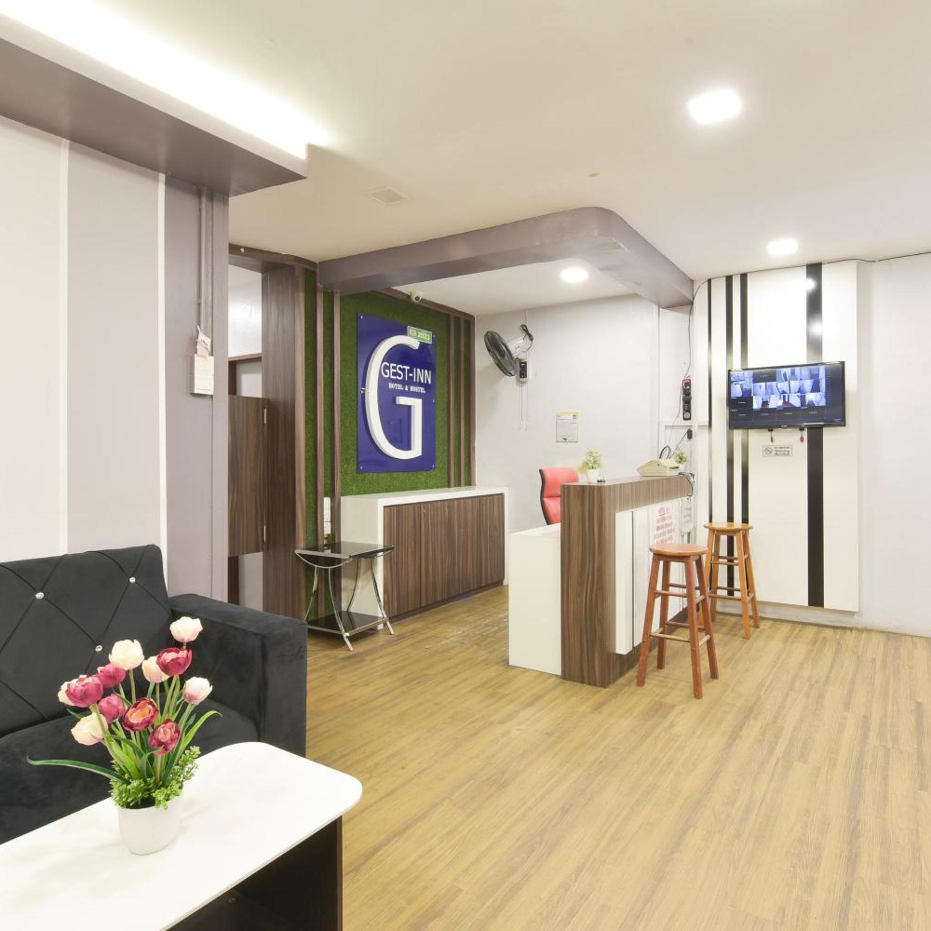 Hotel O Gest Inn 42/48