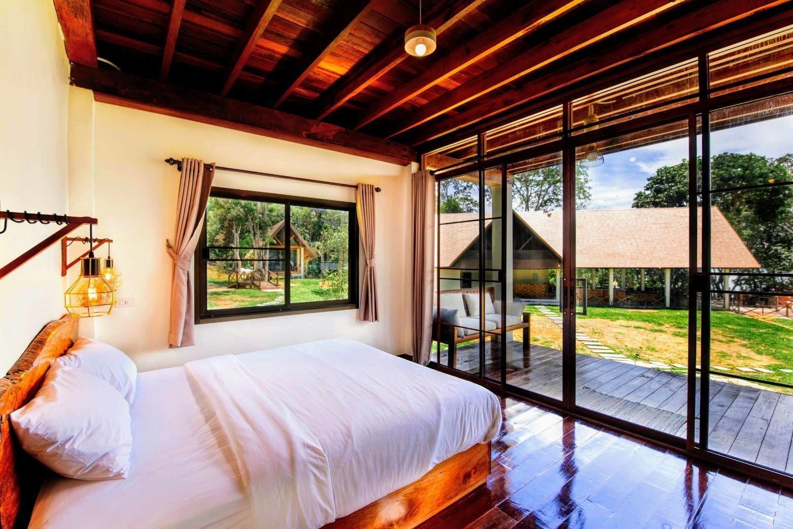 Deluxe, Double Bed