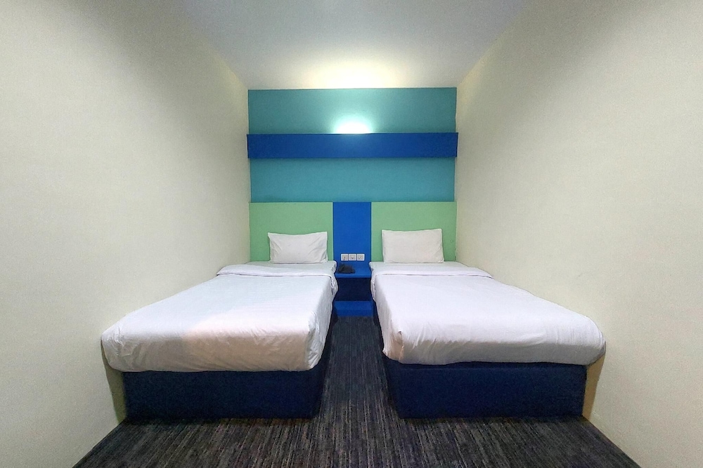 D'MERLION HOTEL 32/55