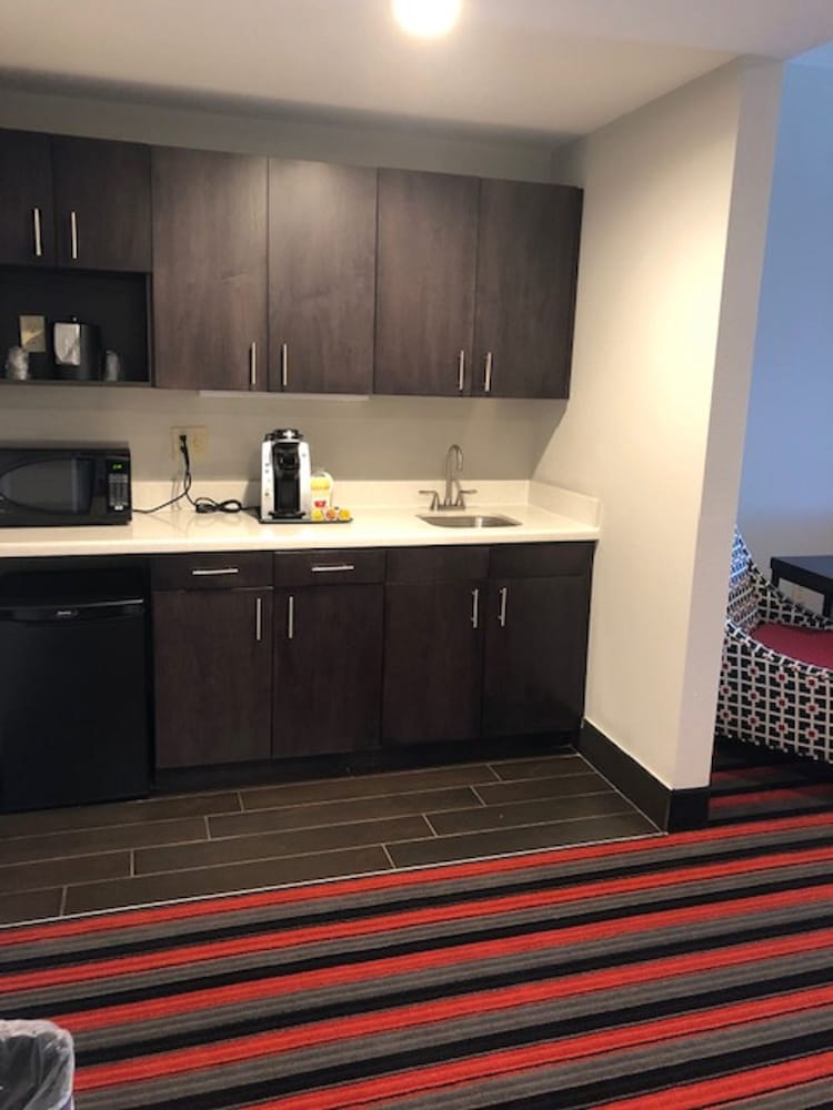 Holiday Inn Hotels And Suites Lafayette North 11/55
