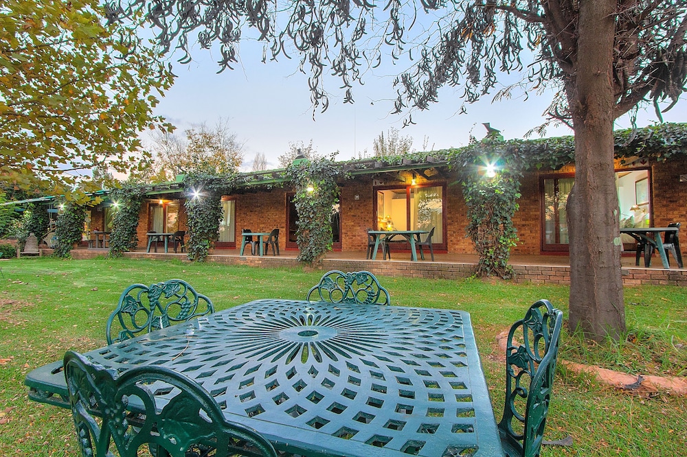 Airport Game Lodge 2/81