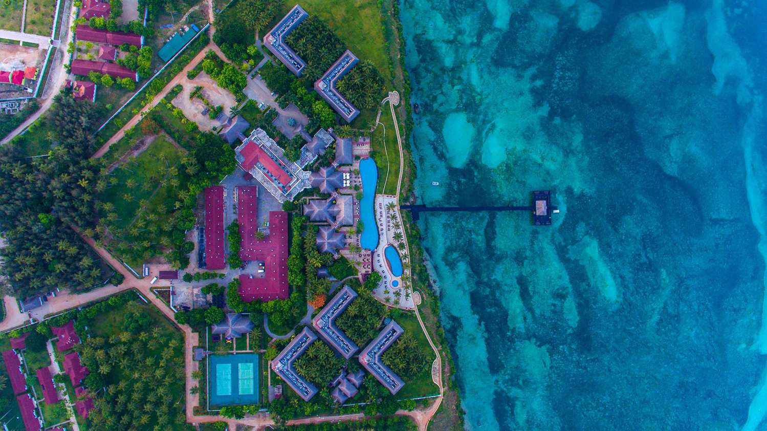 Sea Cliff Resort and Spa Hotel 76/80