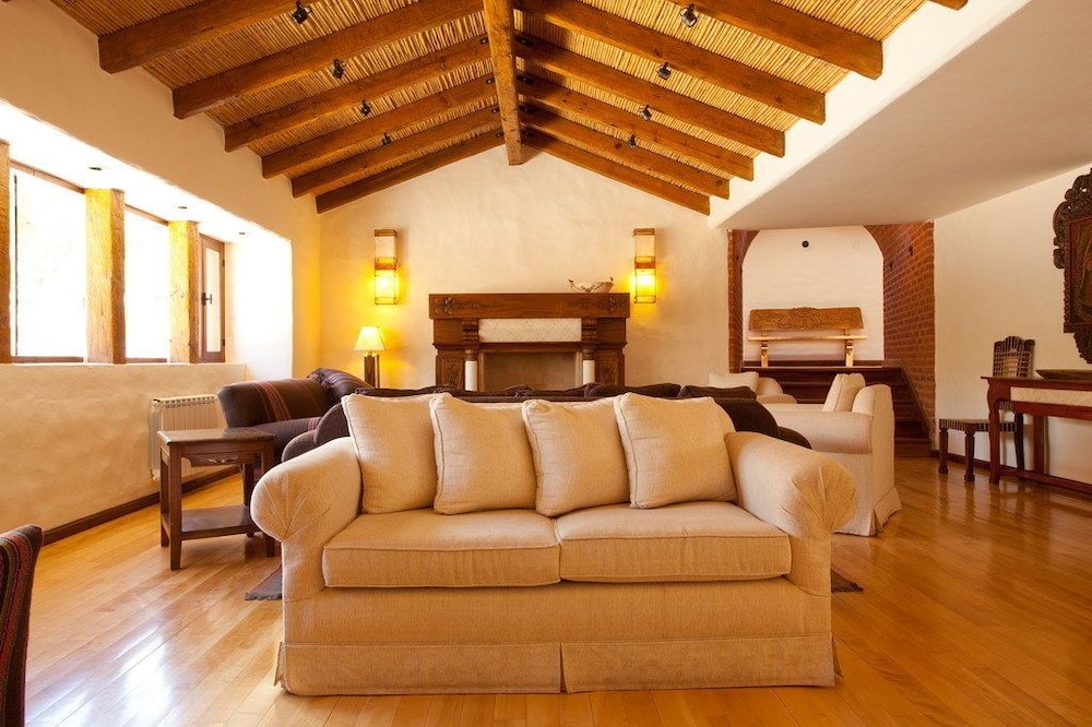 Marques de Tojo Hotel 42/63