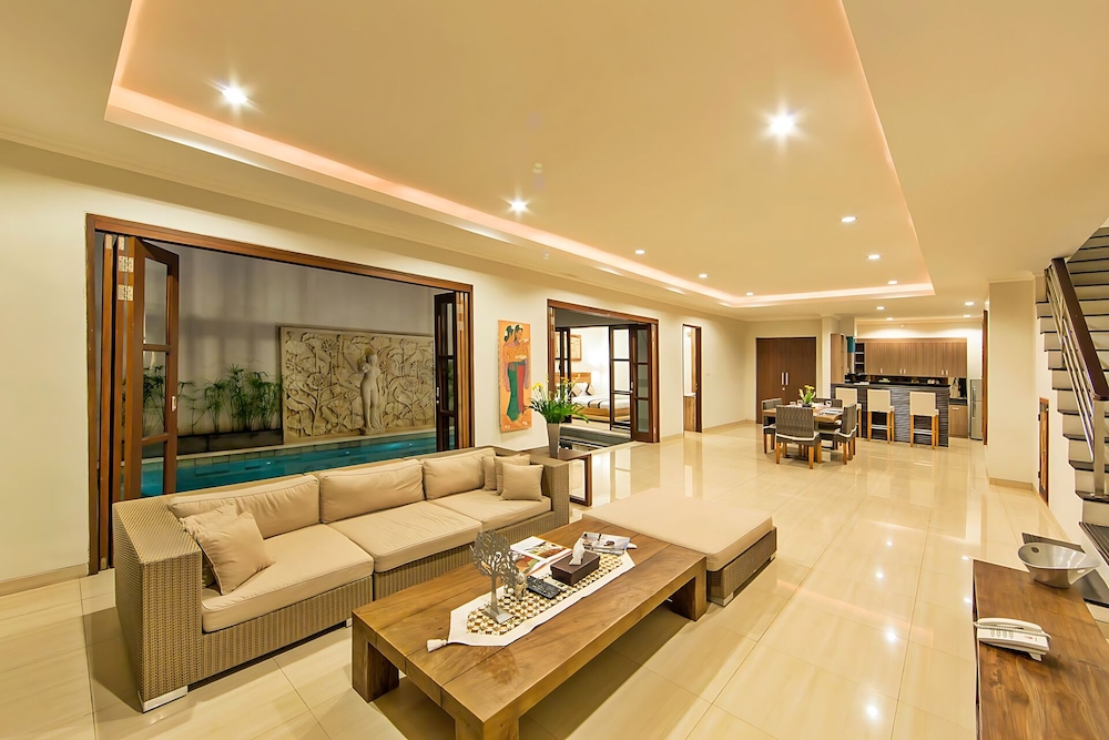 White Lotus Villa 30/50