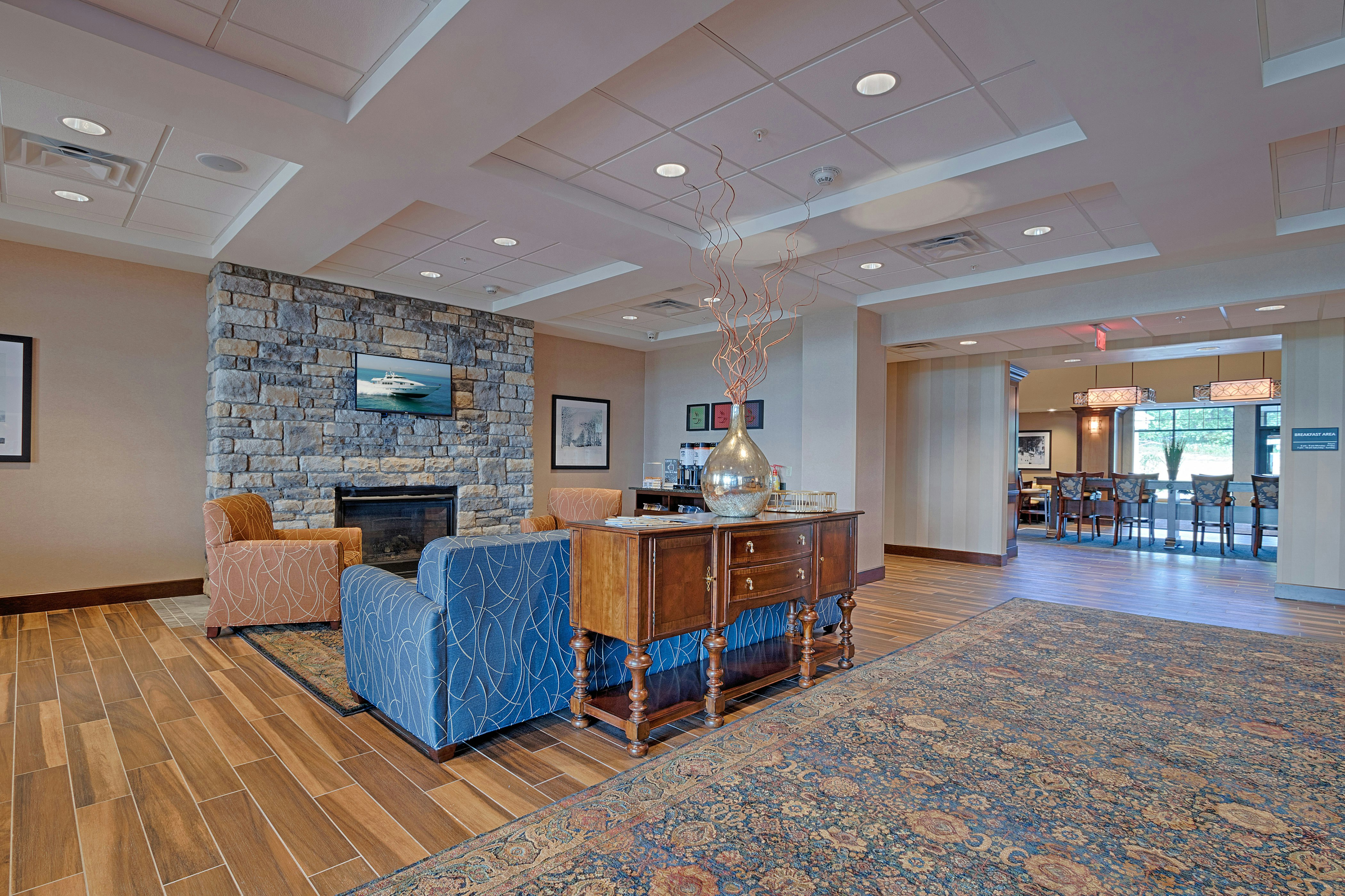 Lobby at HAMPTON INN SUITES CAZENOVIA NY, CAZENOVIA - NY
