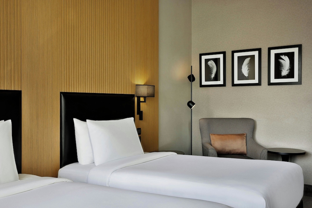 DELUXE, TWIN BEDS, CITY VIEW