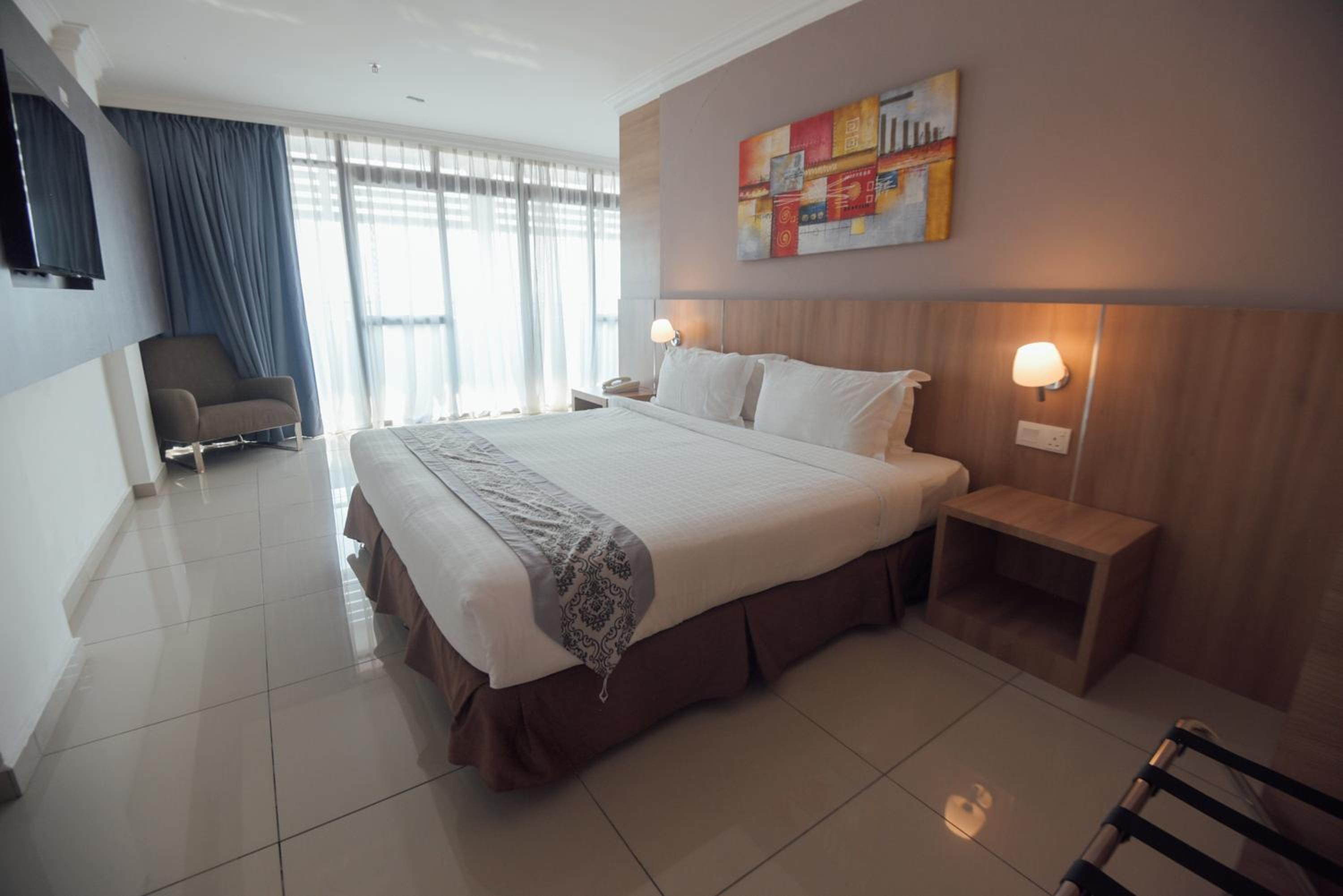 Executive, Studio, 1 King and 1 Single Beds