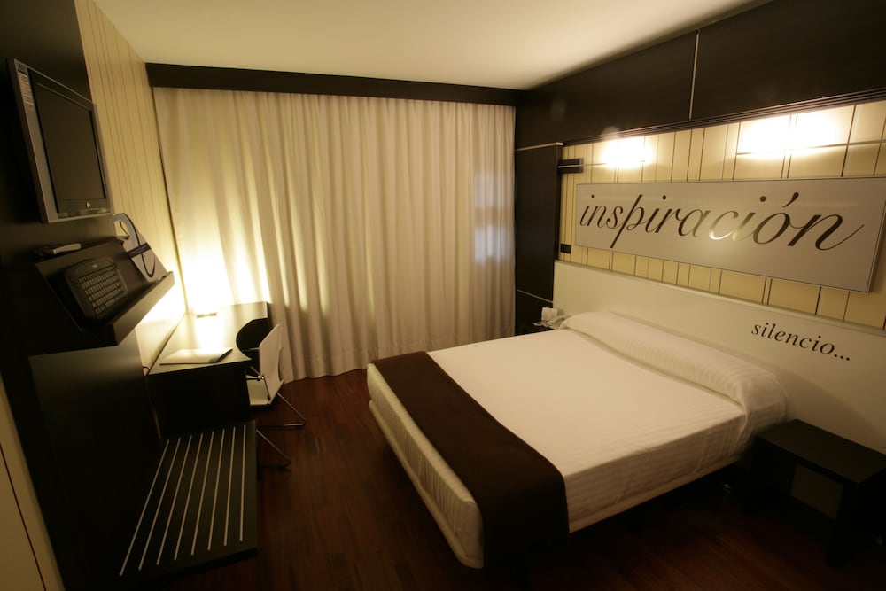 Europa Hotel 12/25