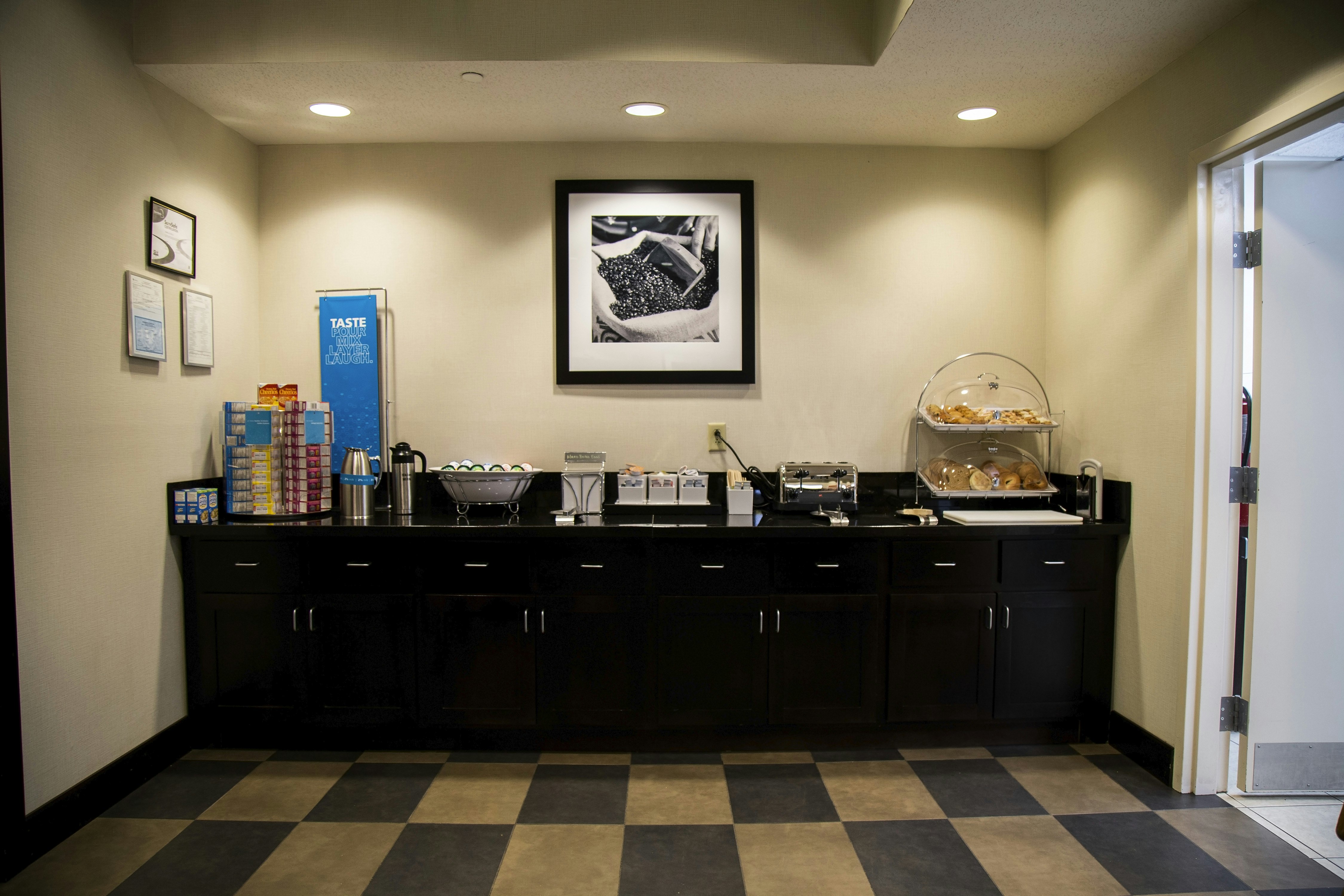 Hampton Inn and Suites Sharon 6/62