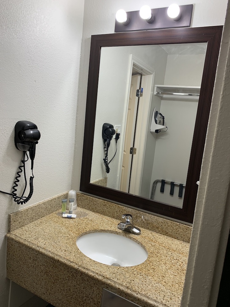ECONO LODGE AND SUITES(Orange - TX) 29/53