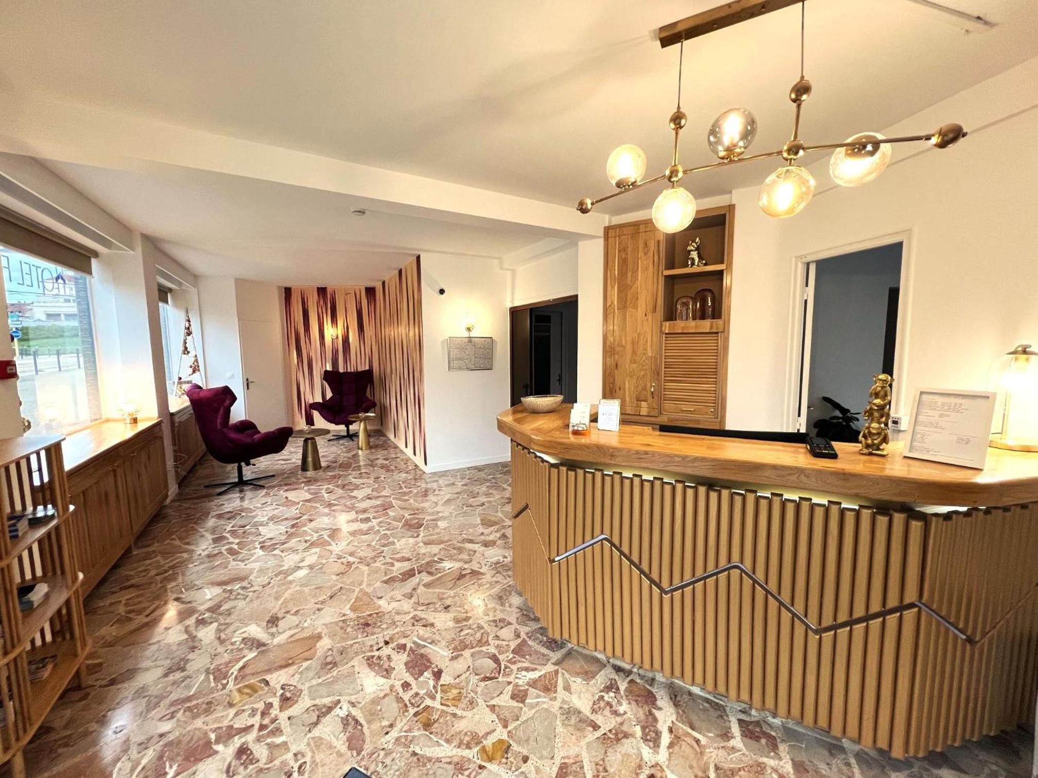 HOTEL FOCH 7/42