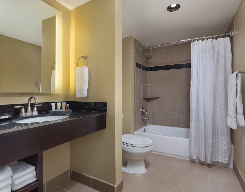 Peacock Suites 20/47