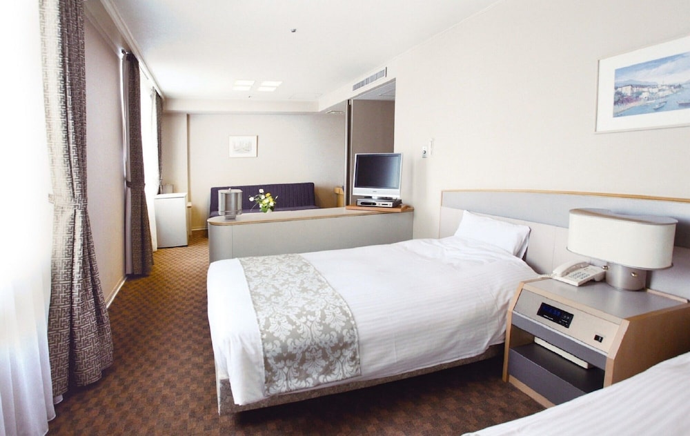 DELUXE, TWIN BEDS, SOFA