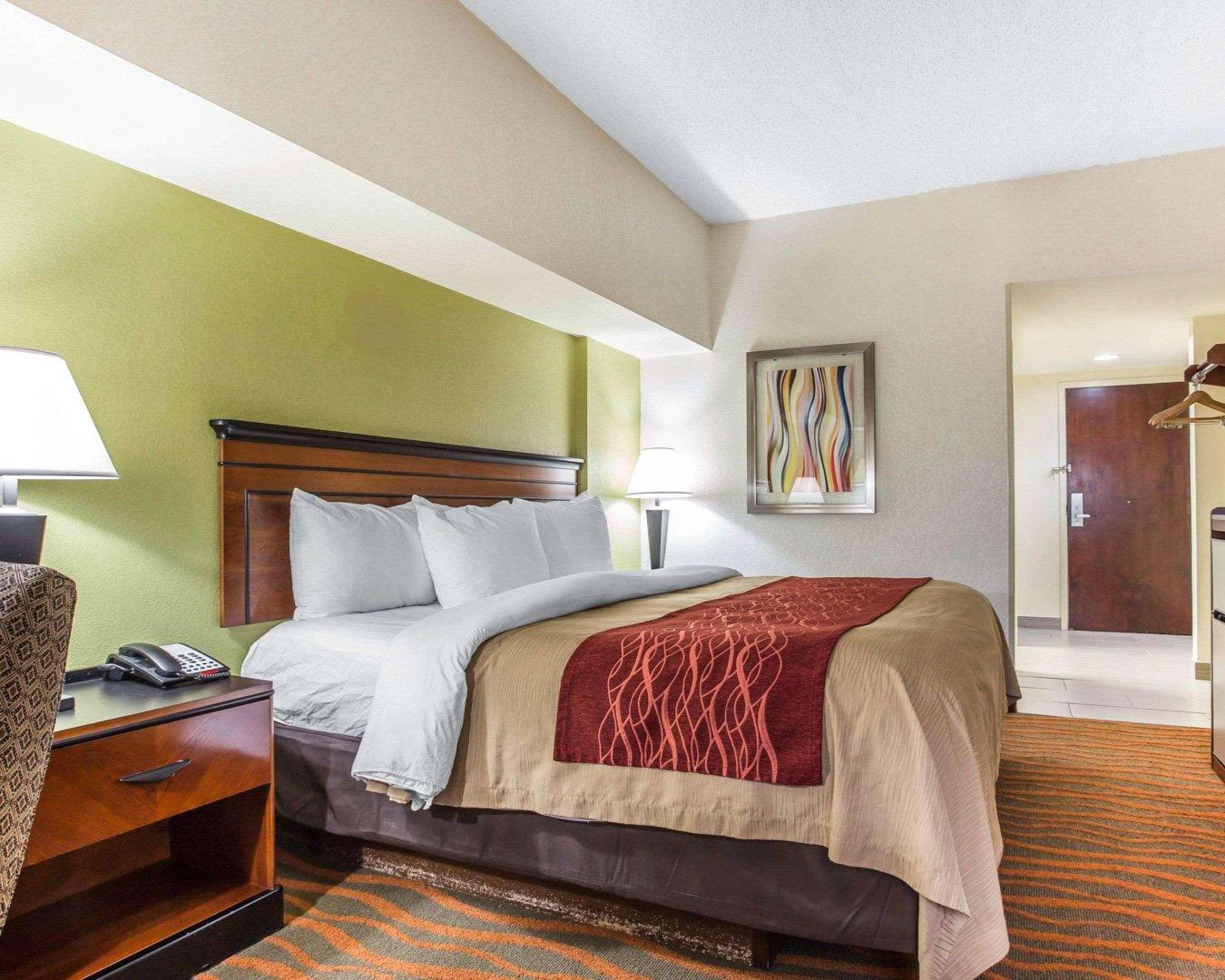 غرفة بسرير كينج، Comfort Inn Conyers, GA 2/2
