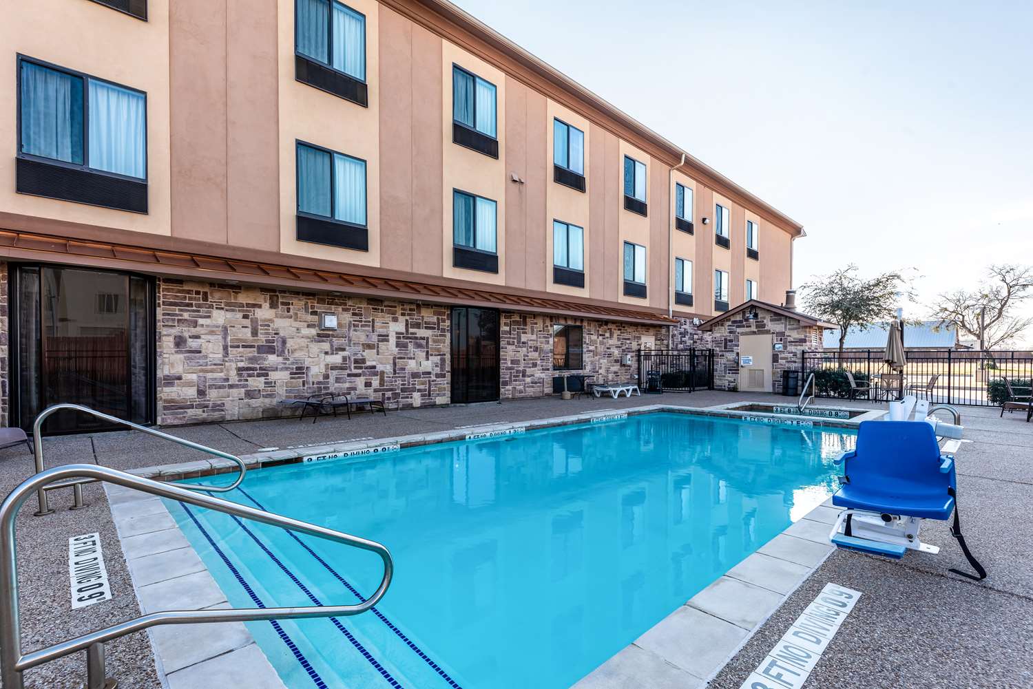 Red Lion Inn Suites Mineral Wells 4/15