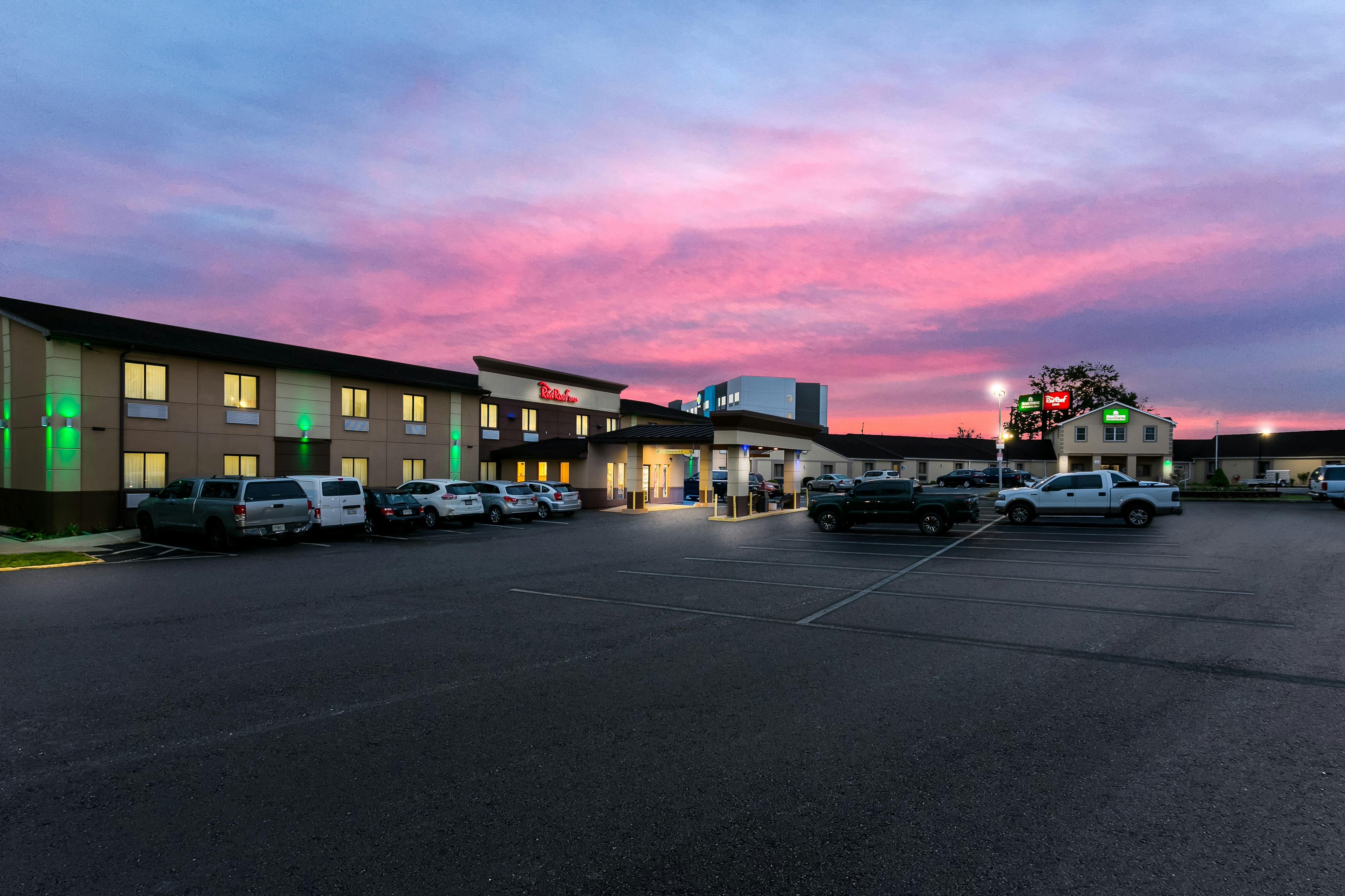 Econo Lodge Inn Suites 32/35