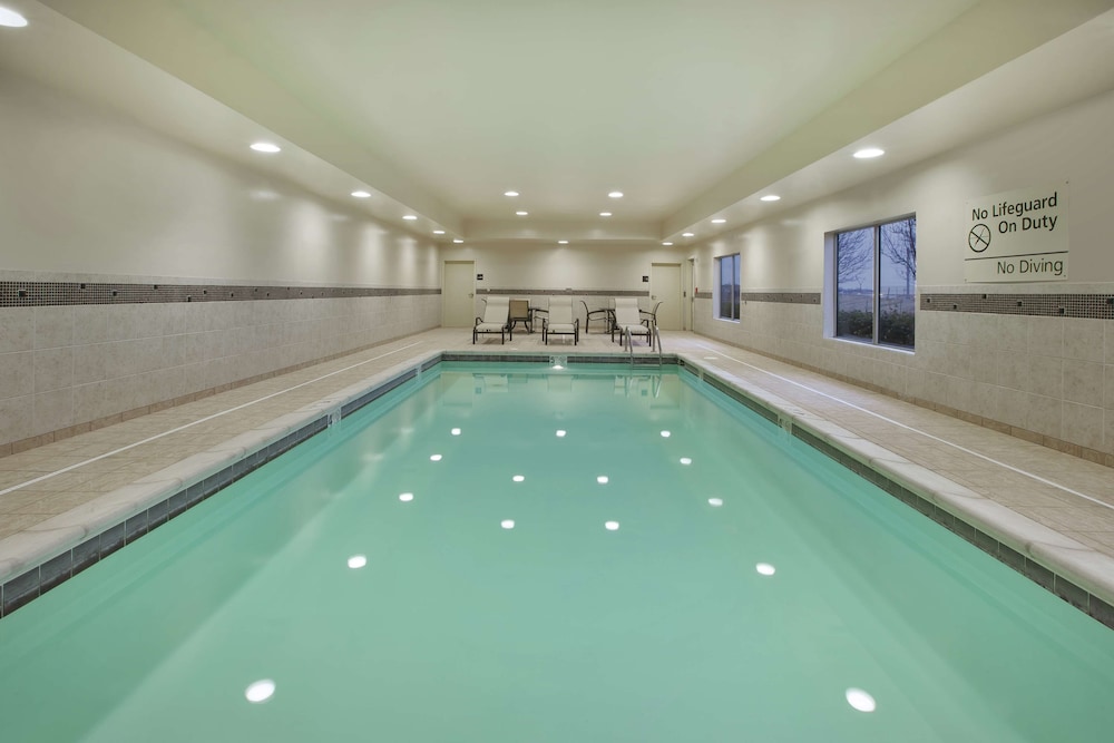 Hampton Inn And Suites Wichita Northeast 18/28