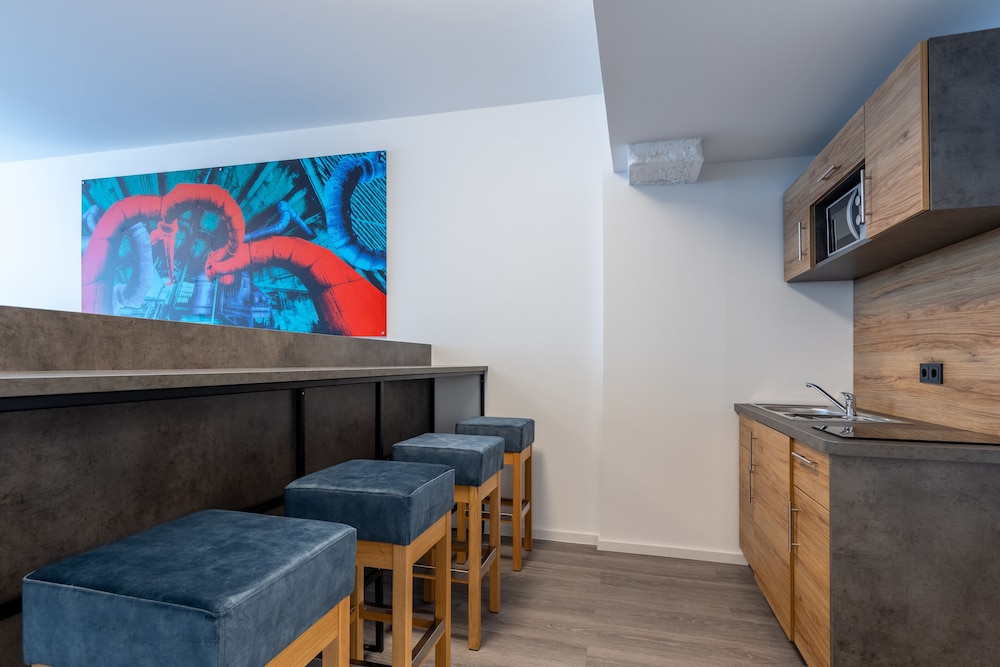 Trip Inn Living and Suites 25/42