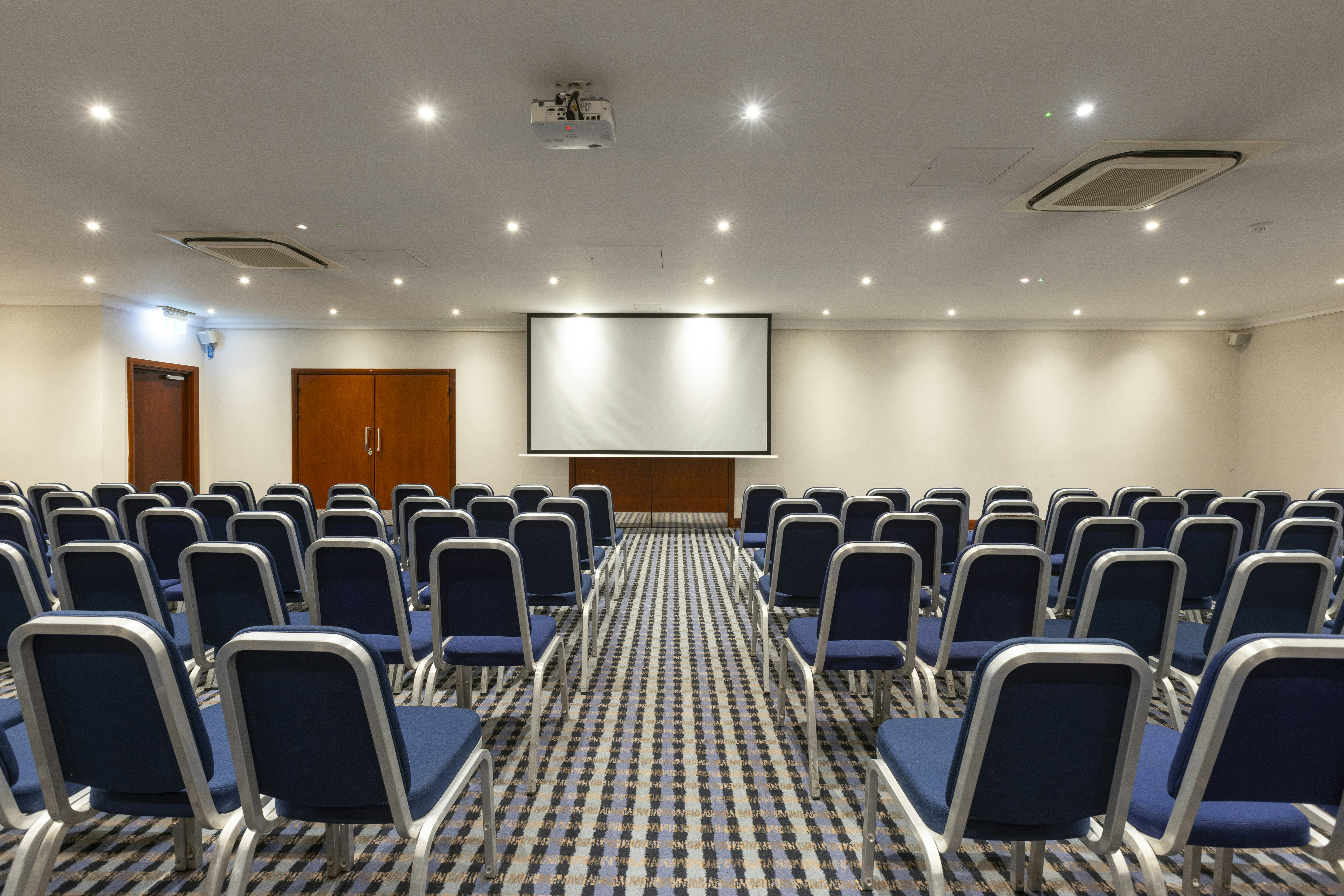 HOLIDAY INN GLASGOW AIRPORT 67/80