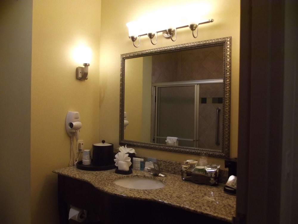 Hampton Inn & Suites Gainesville, TX 15/35