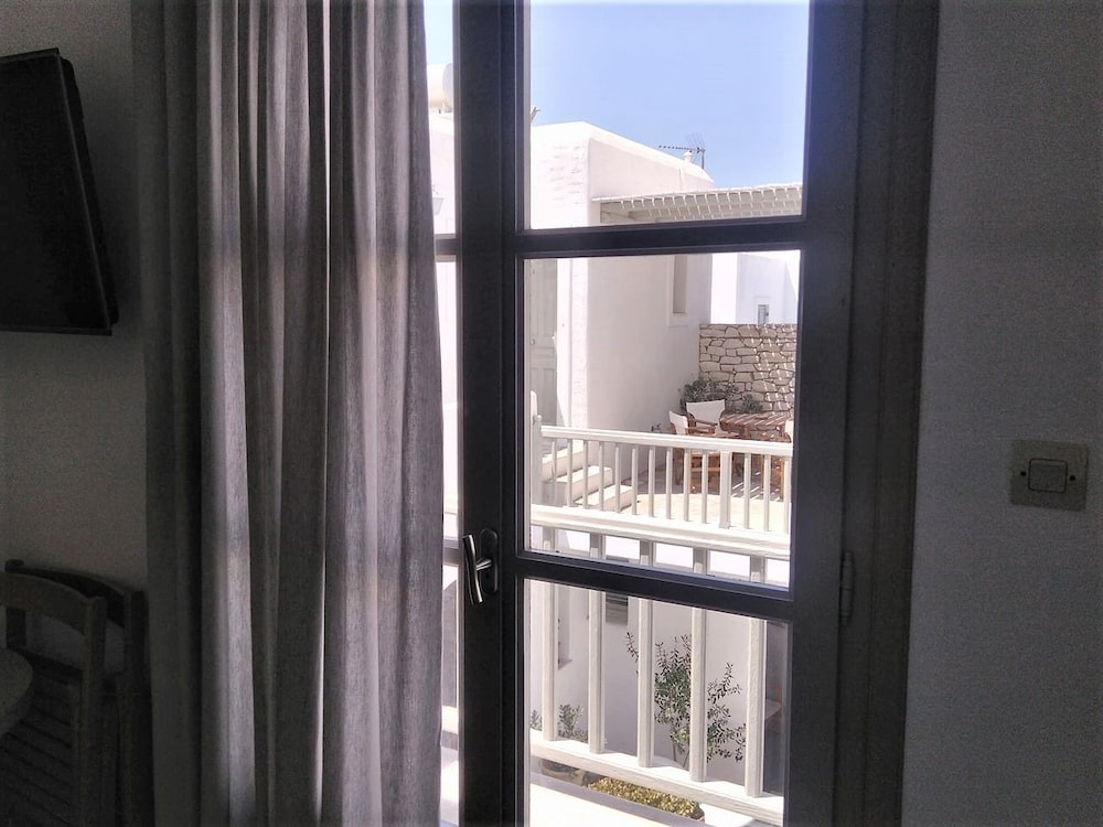 Despinas Rooms And Apartments 3/95