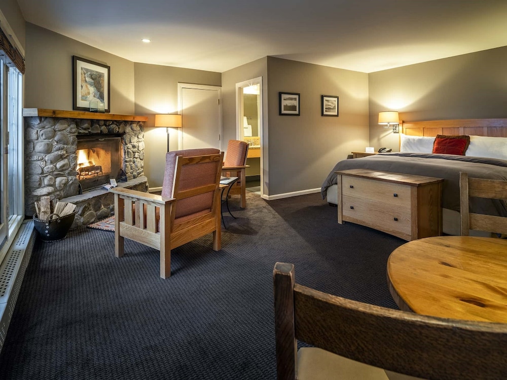 Emerald Lake Lodge 40/71