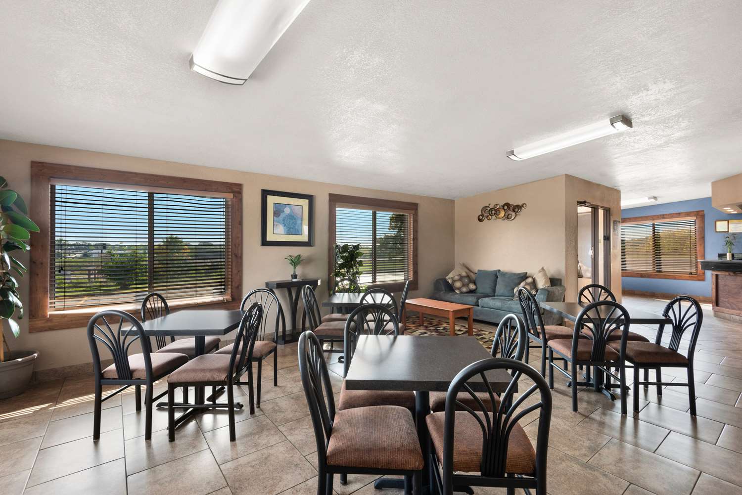 Days Inn by Wyndham Newton - LA 23/34