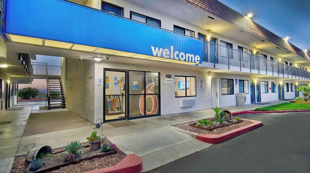 Motel6 Palmdale, CA in PALMDALE - CA