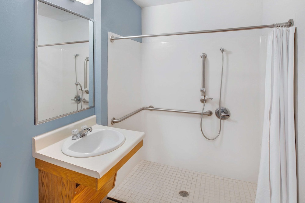 WoodSpring Suites Brownsville TX 33/34