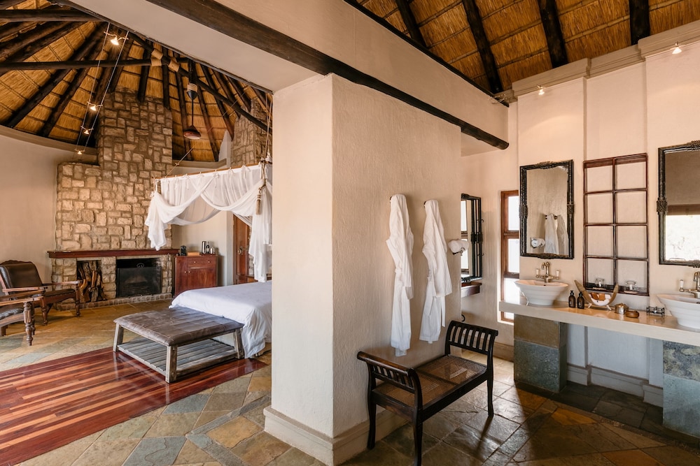 Shumbalala Game Lodge 50/50