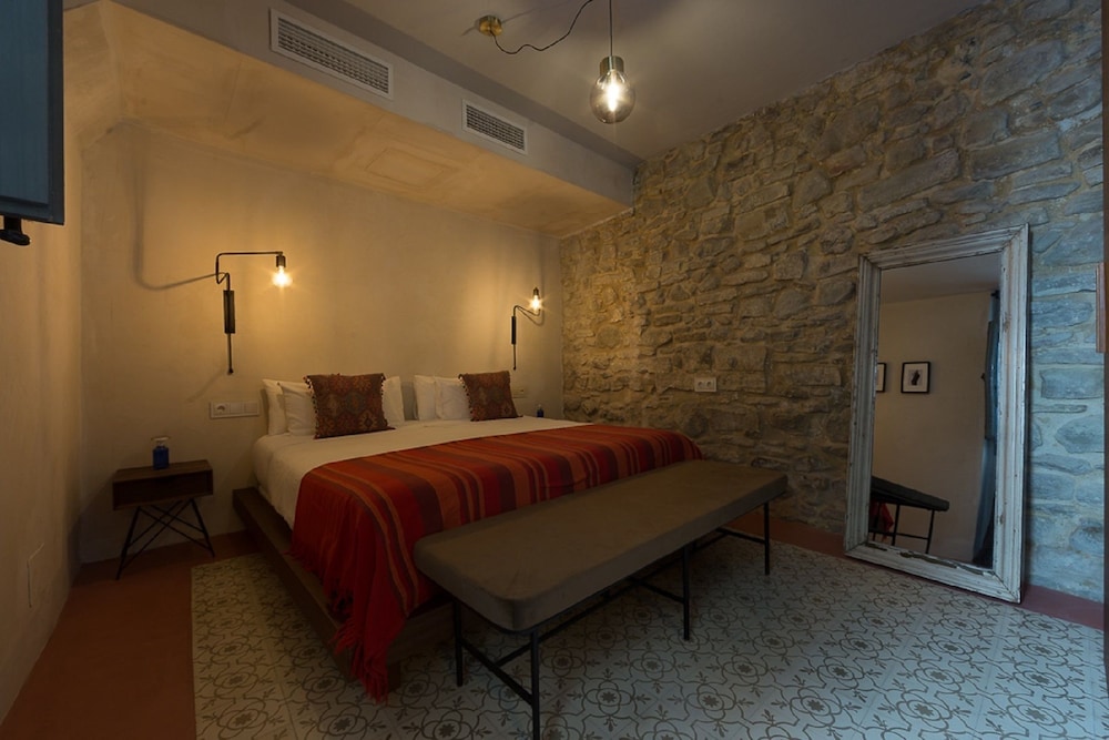 THE RIAD 5/28