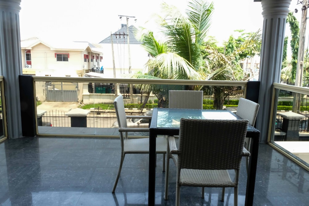 Topaz Luxury Suites & Apartments 28/40