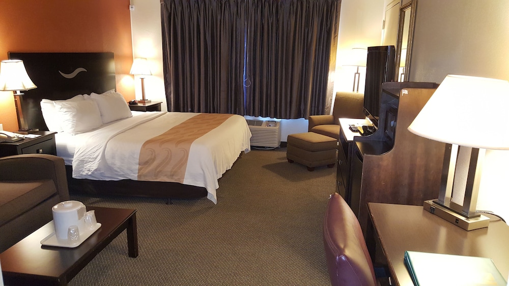 Quality Inn and Suites Conference Center West Chester 17/41