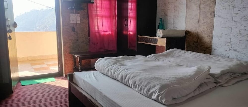 Hotel Kausani Retreat 16/48