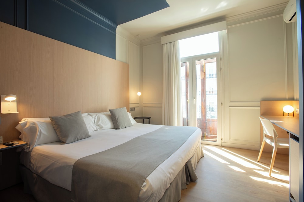 ROOM, SINGLE, DOUBLE BED