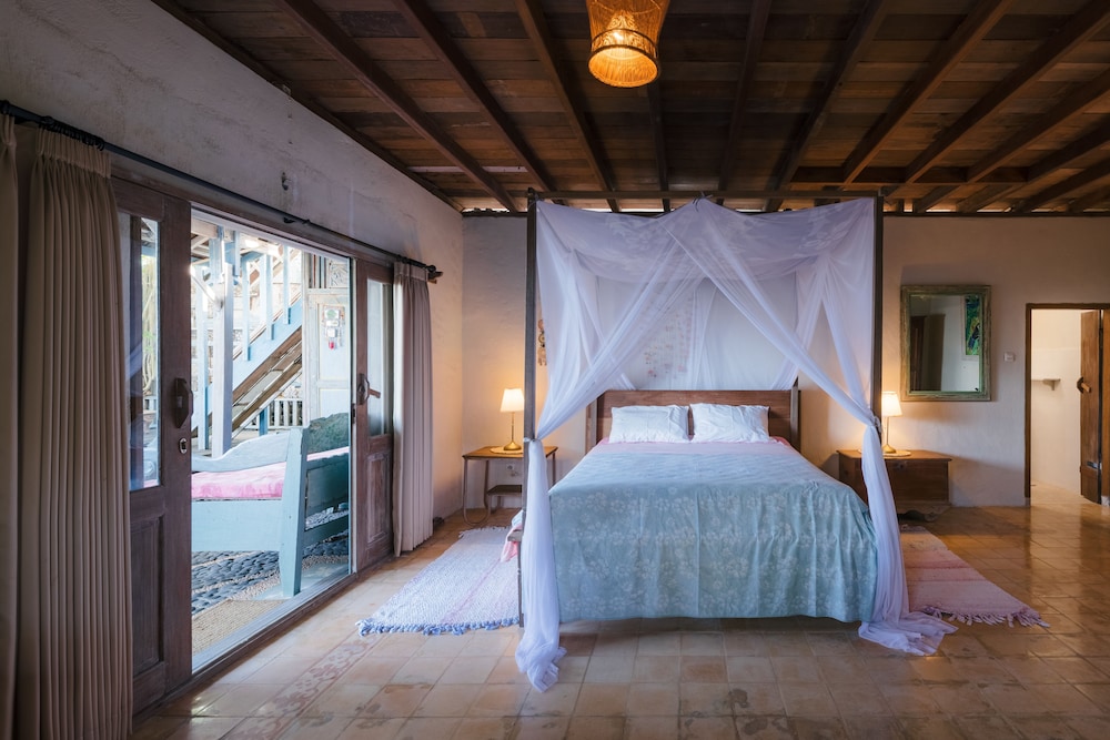 2 Bedrooms, Deluxe, Cottage, 1 King and 1 Single Beds, Ocean Front