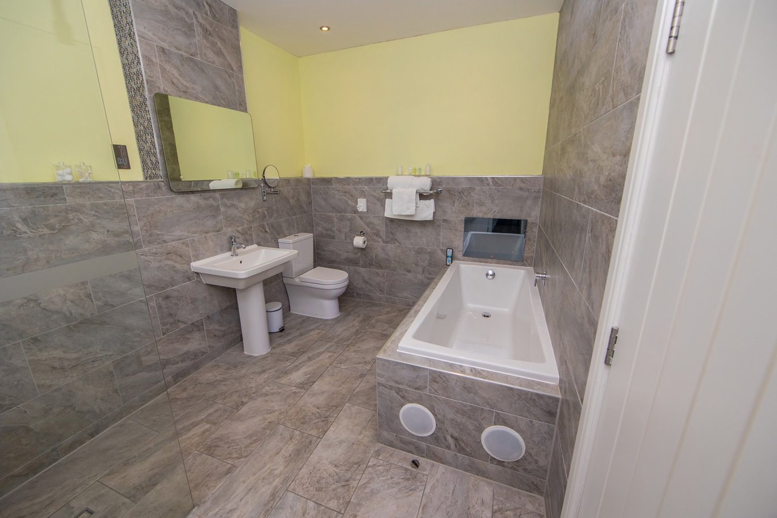 Rogerthorpe Manor Hotel 22/22